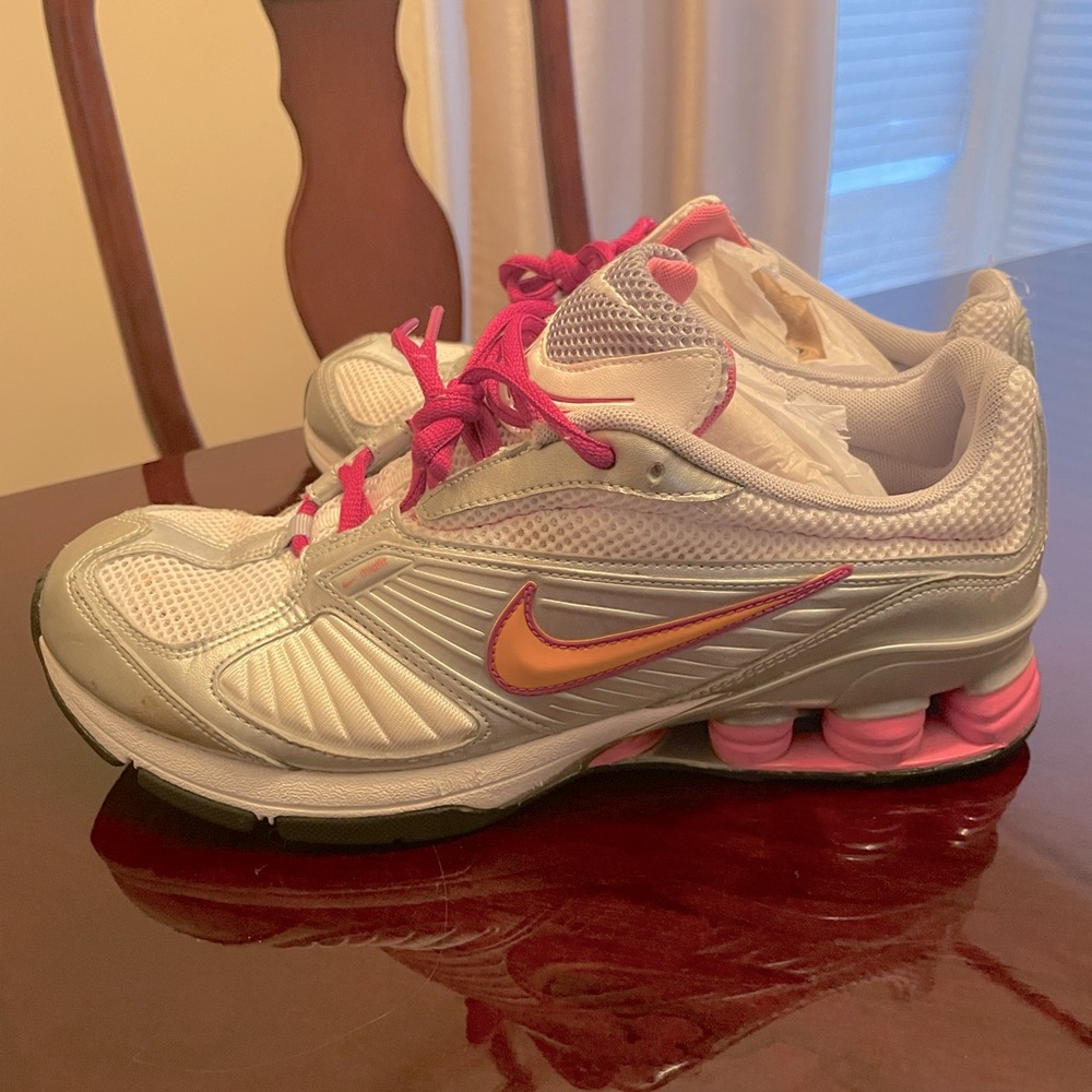 Vintage women’s pink/orange Nike Shox Y2K 2000’s size 10